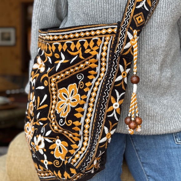Free People Vic Velvet Slouchy Bag - Picture 3 of 12